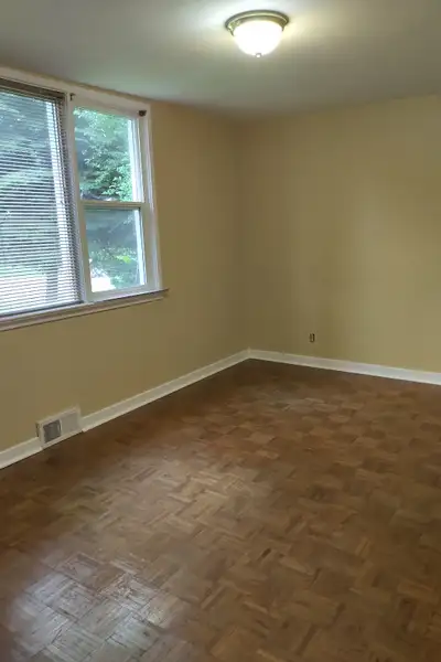 Student Rooms available to Rent - 192 College St., View more