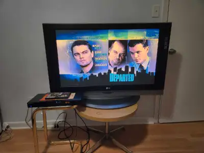 Selling an older LG 42PC3D 42-inch plasma TV, perfect for retro gaming or a secondary display. This...