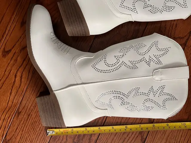Brand NEW — Girls Cowboy Western Boots Size 3 White in Kids & Youth in City of Toronto - Image 4