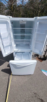 Whirlpool 19.7 cu. ft. fridge french doors bottom mount freezer