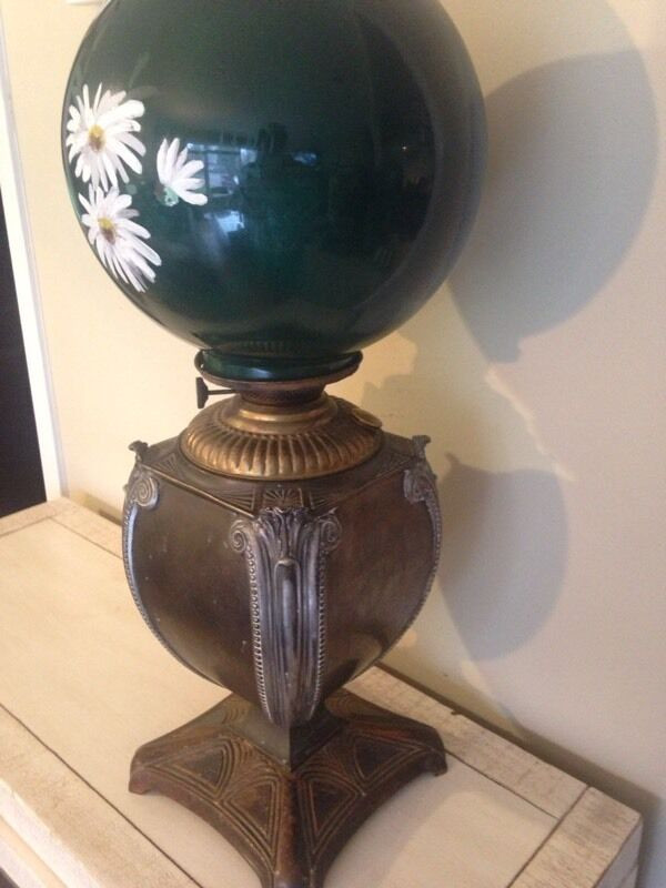 Rare antique brass oil lamp, Glass globes lantern light in Arts & Collectibles in Ottawa - Image 3