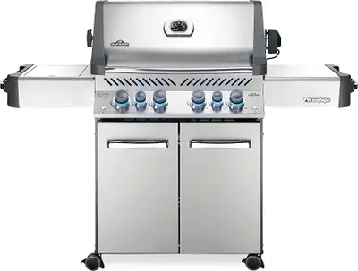 **NEW IN BOX - Save $550** Napoleon P500RSIBNSS Natural Gas BBQ, View more