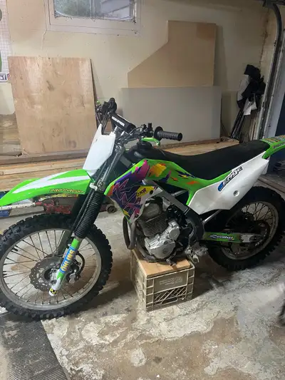 Selling my klx for a car, 139 engine hours, senge throwback graphics kit,new front back and side pla...