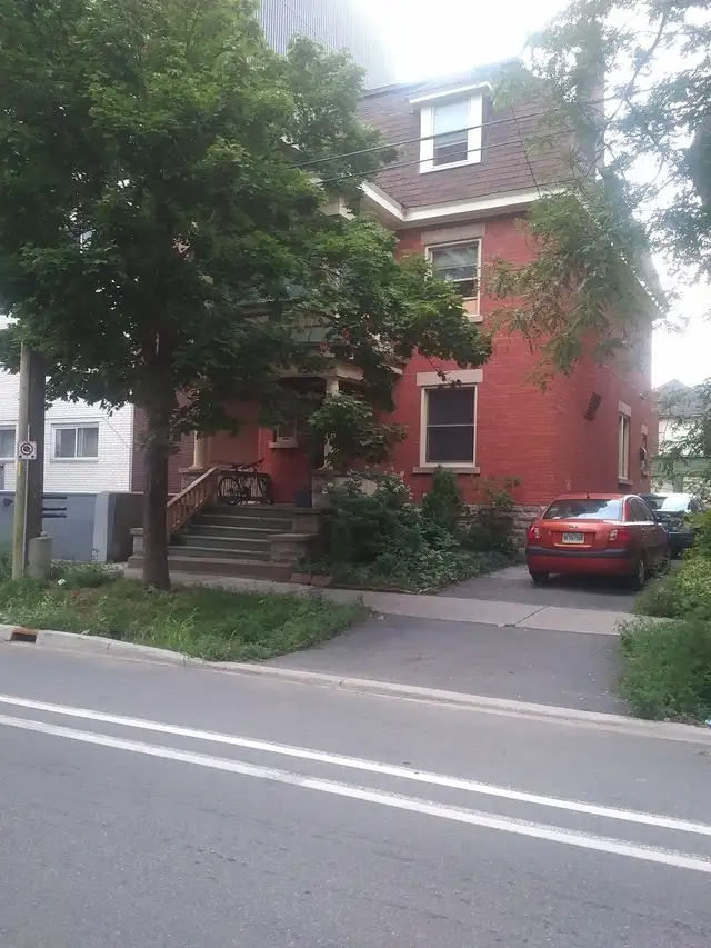 Sandy Hill (Stewart) furnished room All-incl price. Female Only
