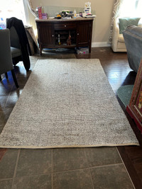 Wool rug. 5’x8’