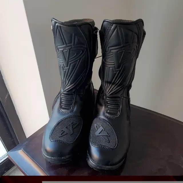 New Womens Leather NTRO Motorcycle Boots Size 8 in Women's - Shoes in Barrie - Image 5
