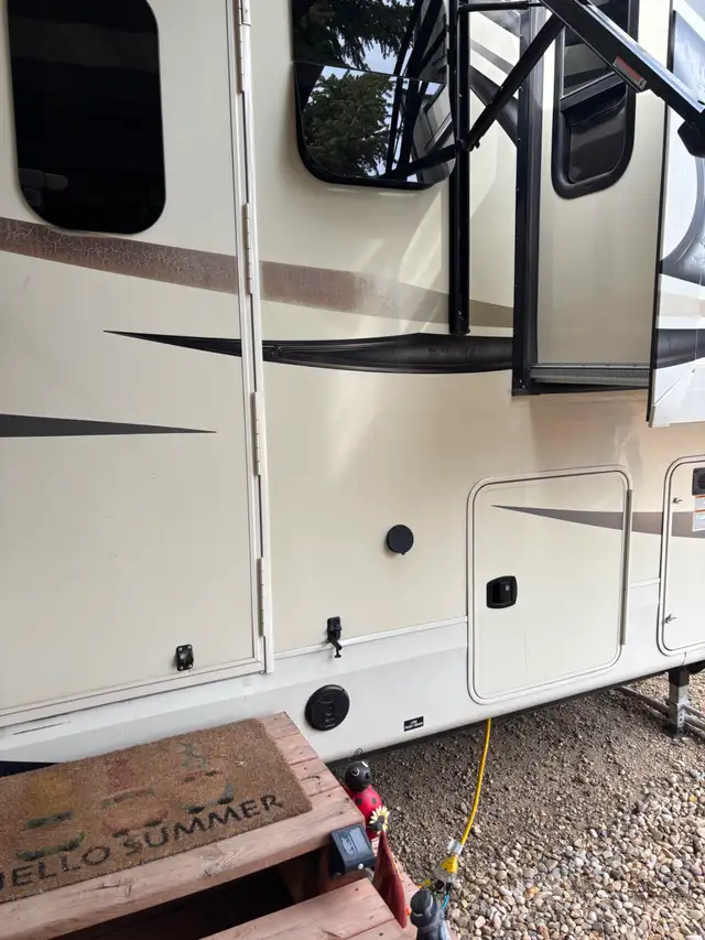 Rare front living room: 2019 Jayco North Point in Travel Trailers & Campers in Red Deer - Image 10