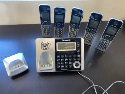 This used Panasonic cordless phone system is in good condition and includes a base station, five han...