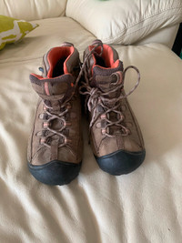 Keens, women’s hiking boots.