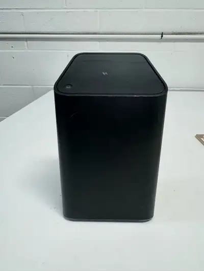 Selling a Bell Home Hub 4000 Giga Hub modem router, fully functional and in good condition, perfect...