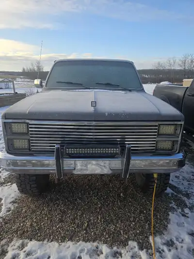 84 K20 Truck runs and drives great but has trouble stopping Just needs master cylinder and booster....