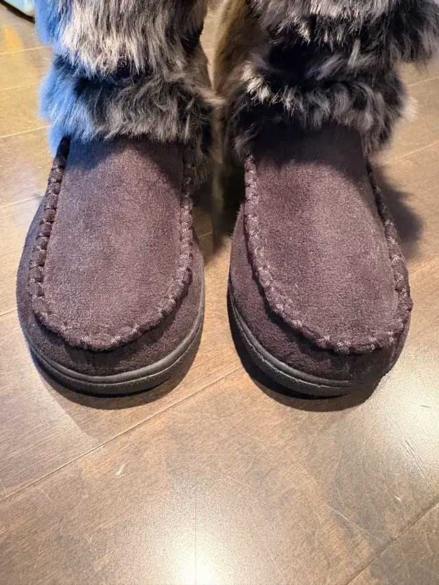 Women’s Fur Boot Slippers in Women's - Shoes in Edmonton - Image 6