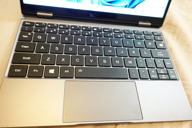 One Mix 4 micro laptop in Laptops in Markham / York Region - Image 3
