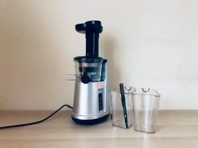 Omega JC3000 juicer in clean working condition. Ready to use. Tested and fully functional. All parts...