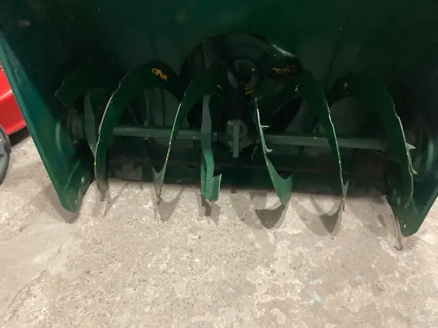 Snow MTD /Yardman  30 "- 11 HP. Electric Start in Snowblowers in City of Montréal - Image 3
