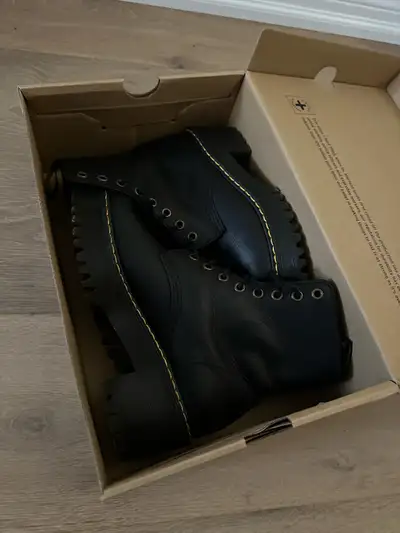Dr Martens Woman US6, View more