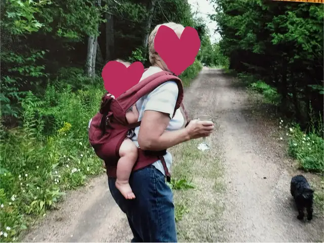 Original Ergobaby carrier in Strollers, Carriers & Car Seats in Kitchener / Waterloo - Image 5