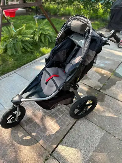 This is a BOB Baby Stroller, perfect for jogging or walks! This stroller has served us well and is i...