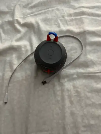 Selling my Ultimate Ears Wonderboom 2’s that I had since 2022. They’re still good with a couple scra...