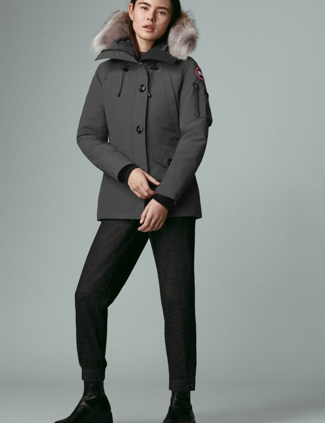 Canada Goose Women's Montebello Parka Heritage in Women's - Tops & Outerwear in Markham / York Region - Image 4