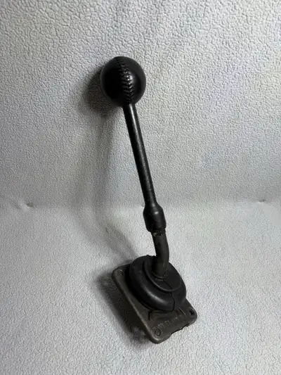 This is the longer throw 1982-83 style shifter that will fit on all 1982-1992 third generation Chevy...