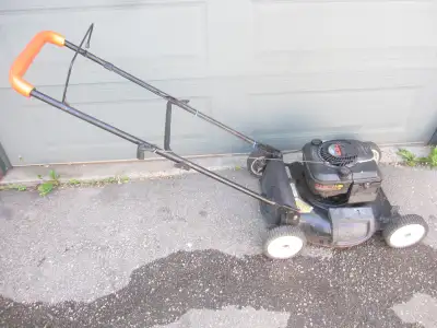 21"CRAFTSMAN PUSH LAWN MOWER W/BRIGGS 6 H/P ENGINE EASY START, View more