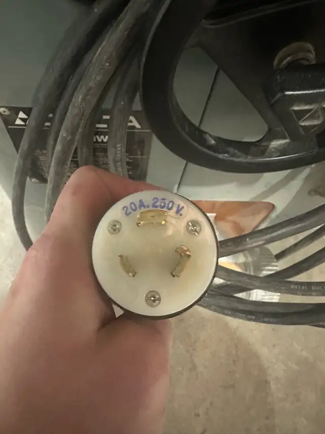 Delta 10” Cabinet Table Saw /router in Power Tools in Strathcona County - Image 8