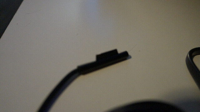 MICROSOFT UL ADAPTER/CHARGER in General Electronics in Norfolk County - Image 2