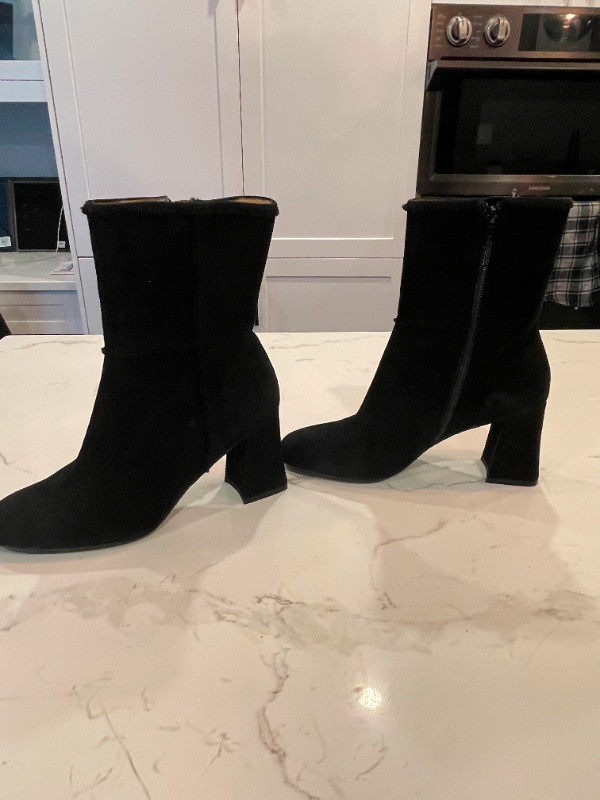 Ron White Perry Black Waterproof Cashmere Suede NEW Euro 40/US10 in Women's - Shoes in Markham / York Region