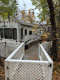 2005 Prowler Regal 285RLS fifth wheel in Regina Beach