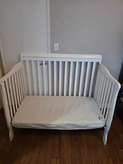 white crib/toddler bed pick up North Kildonan , View more