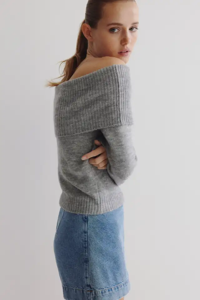 H&M H & M Off Shoulder Sweater - Grey in Women's - Tops & Outerwear in Richmond - Image 4