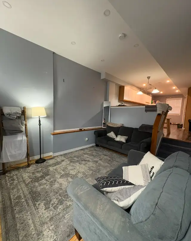 Private bedroom near University of Windsor in Room Rentals & Roommates in Windsor Region - Image 5