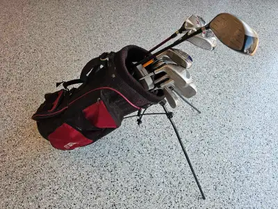 Men's RH Golf Clubs. Mixed brands. 14 Clubs & Bag, View more