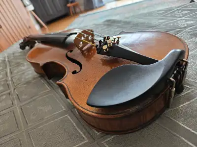 Asking $1100 or best reasonable offer 4/4 Copy of Italain Violin (Includes older case/No bow) Sellin...