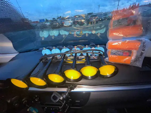 Air pressure truck horn. Punjbi  +60song in Motorcycle Parts & Accessories in Mississauga / Peel Region - Image 2