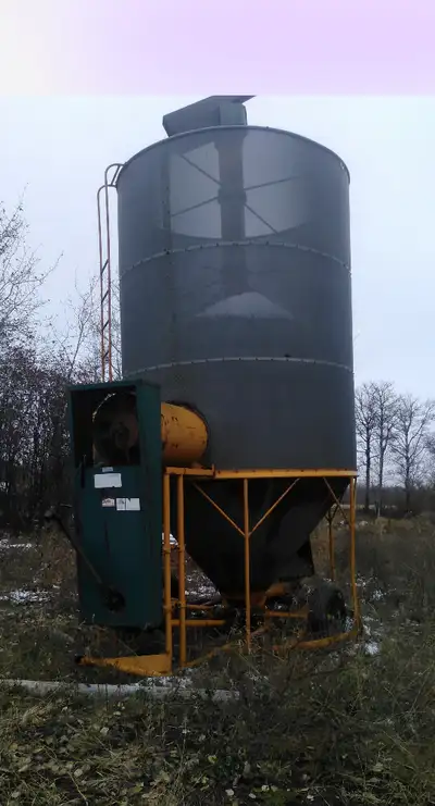 Batch dryer 400 bushel Has canola screens Open to offers and trades possibly It is tall but I was ab...