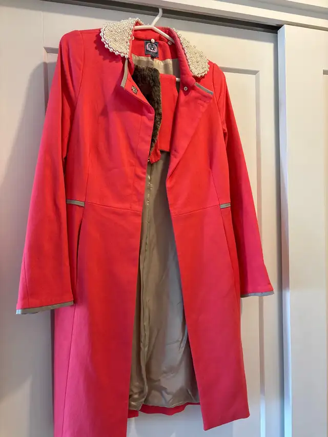 Vilagallo Coat in Women's - Tops & Outerwear in City of Halifax - Image 2