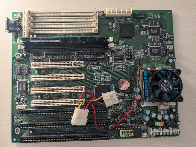 A-Trend ATC-5050 64MB RAM Pentium 200MMX Retro PC Ordinateur dans Composants de système  à Saint-Hyacinthe - Image 2
