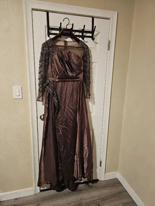 Evening Gown537090612318054401