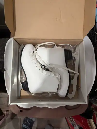 Girls junior size 3 skates , View more