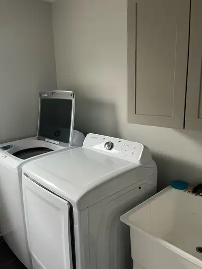 I am looking for a roomate to rent the master bedroom of my house (large bedroom w/ ensuite & walk i...