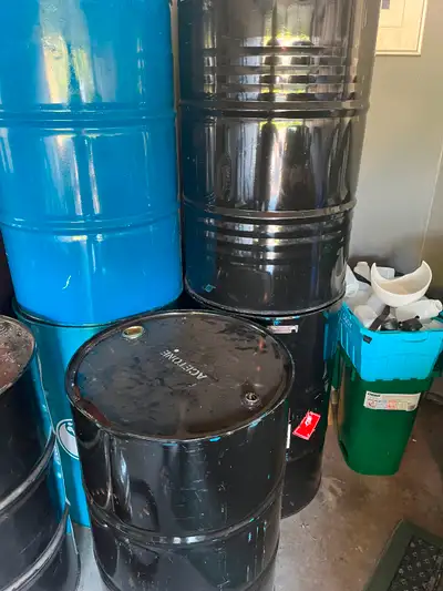 55 gallon steel drums, make great bbqs or burn barrels. Non removable lid (ie you have to cut it). E...
