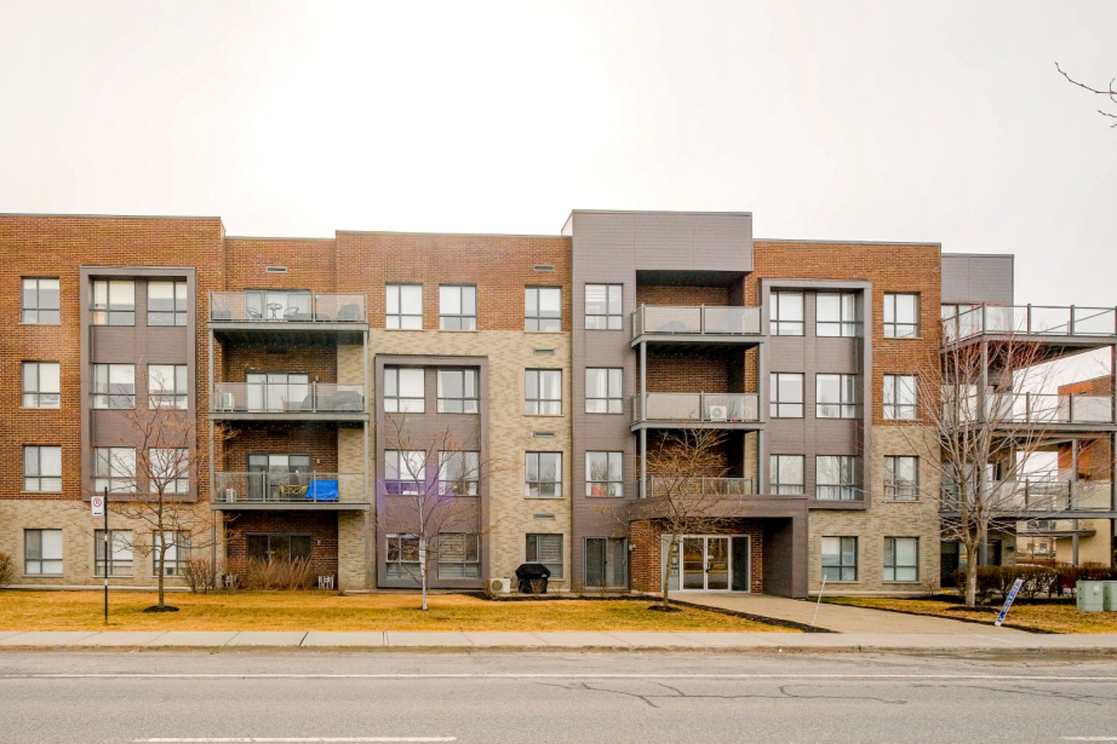 Magnifique condo  3 1/2 + Garage inclus — photo 1