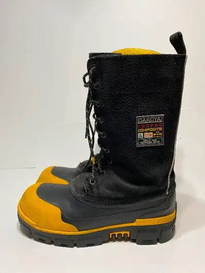 Available if posted. Dakota composite safety approved extremely warm winter work boots. Mens size 9....