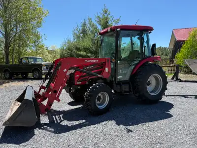 2018 Mahindra 2655 cab heat/air, blue tooth radio, just had Full service completed Comes with Bucket...