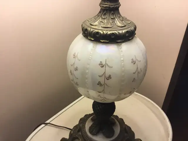 Vintage Table Lamp in Indoor Lighting & Fans in Mississauga / Peel Region - Image 5