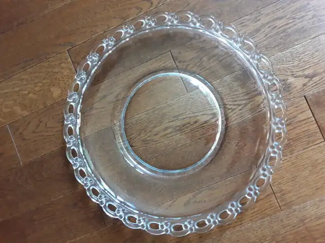 Large Glass Platter in Kitchen & Dining Wares in Markham / York Region - Image 2