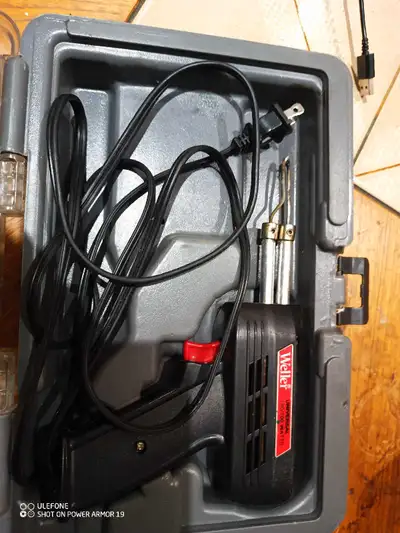 Get your hands on a used Weller 8200N soldering gun kit, complete with its original case. This solde...