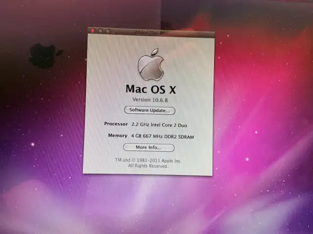 Black Black MacBook (Late 2007 – Santa Rosa) in Laptops in Barrie - Image 6
